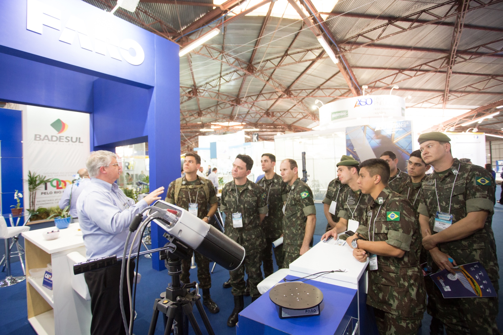 Militares buscam fornecedores na Mercopar para nacionalizar componentes